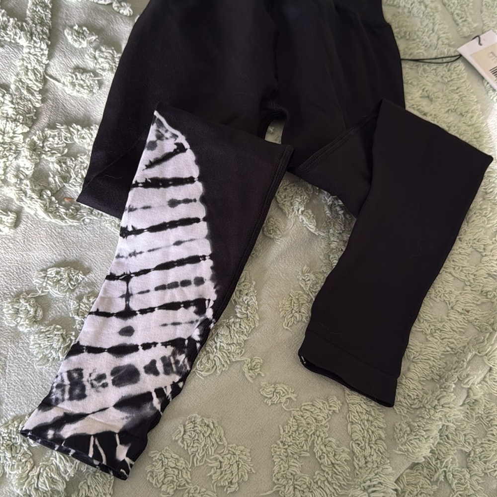Zyia Black and White Tie Dye Leggings Girls Size XS (M3) - Picture 6 of 6